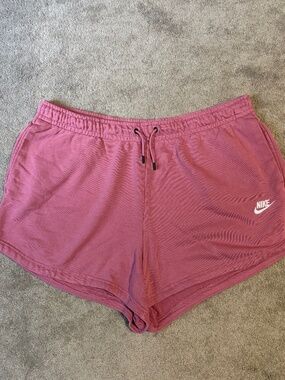Nike mid-rise lounge shorts